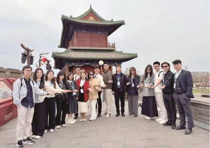<br>          ■研学营成员在正定古城合影<br><br>        