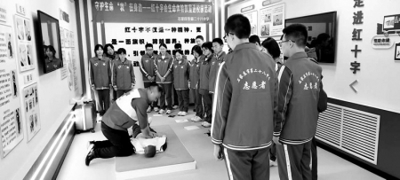 <br>          ■石家庄市第二十八中学邀请专业人员到校讲解急救知识<br><br>        