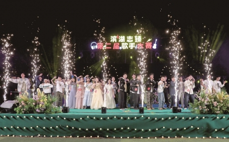 <br>          ■<br>璀璨舞台上，学生以最真挚的情感唱响属于他们的青春之歌<br><br>        