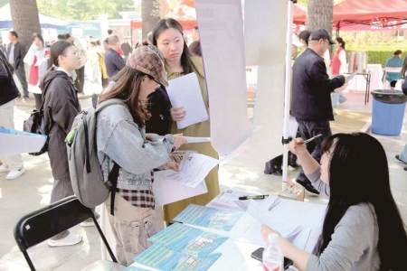 <br>          ■2026年河北省毕业生就业市场河北医科大学专场招聘会现场<br><br>        