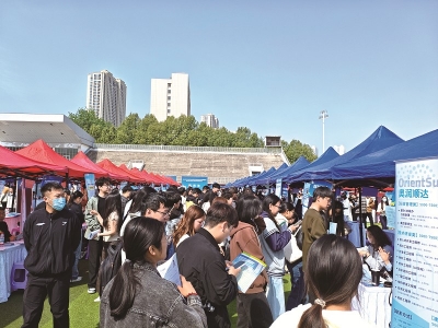<br>          ■2026年河北省毕业生就业市场河北大学专场招聘会，吸引了众多毕业生参会求职<br><br>        