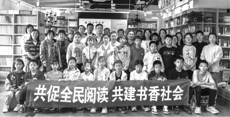 <br>          ■丛书阅读推广活动现场 ■供图/石家庄市灵寿县新华书店<br><br>        