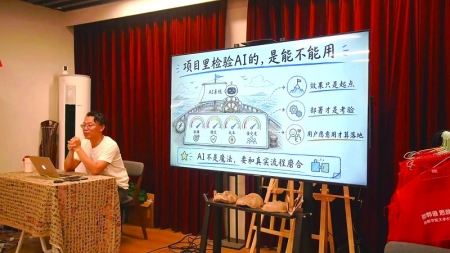<br>          ■受邀讲师在授课 ■供图/共青团邯郸市委<br><br>        
