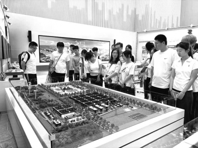 <br>          ■“返家乡”大学生参观润泽科技展厅<br><br>        