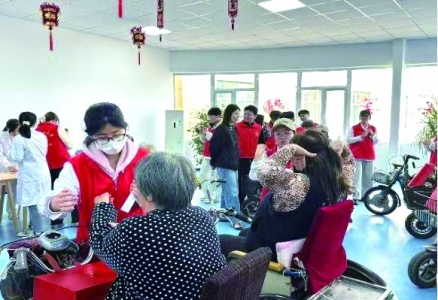 <br>          ■华北理工大学学生在唐山市截瘫疗养院开展实践活动<br><br>        
