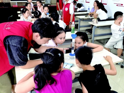 <br>          ■河北地质大学志愿者指导青少年开展趣味科学实验<br><br>        